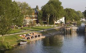 The Runnymede on Thames